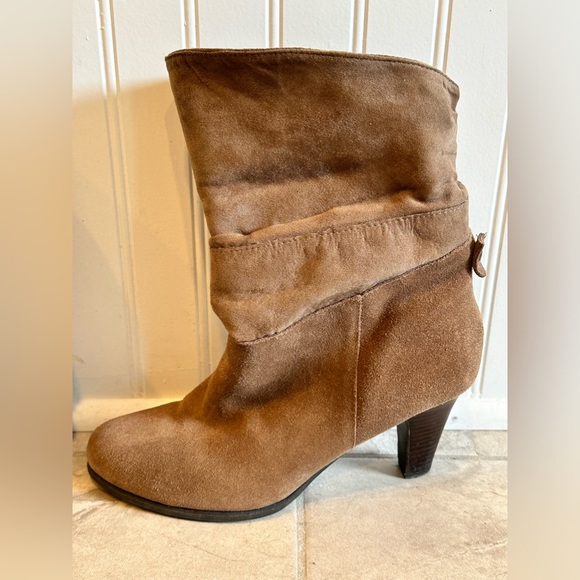 BCBGeneration tan suede boots - Picture 5 of 9